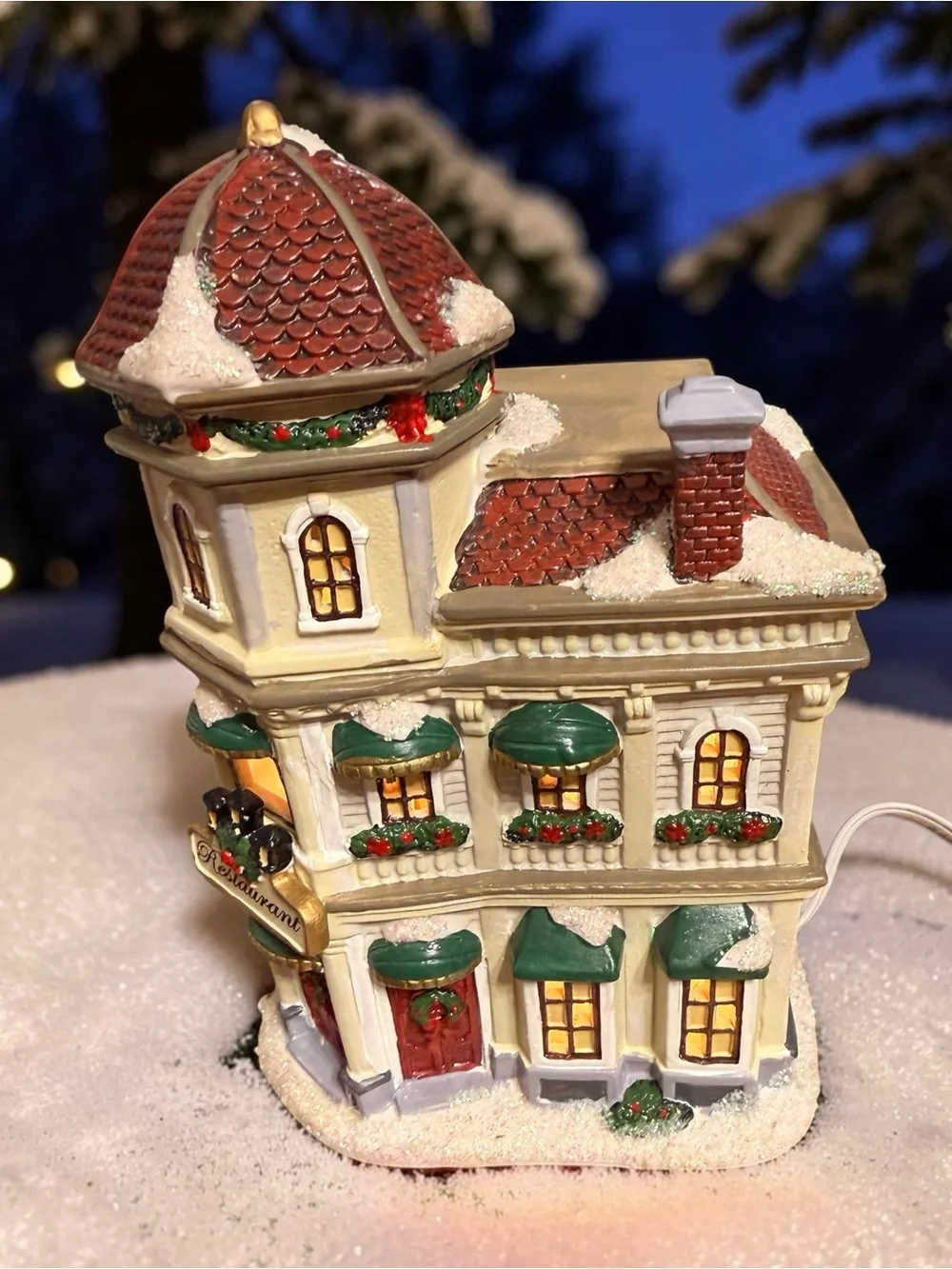 St. Nicholas Square 2017 Restaurant Lighted Christmas Village Building w/ Box